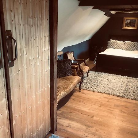 Tudor House - Double Room - Shared Bathroom Goff's Oak Extérieur photo
