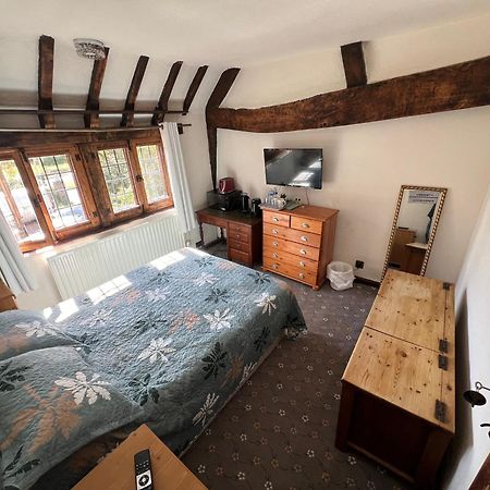 Tudor House - Double Room - Shared Bathroom Goff's Oak Extérieur photo