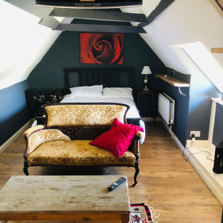 Tudor House - Double Room - Shared Bathroom Goff's Oak Extérieur photo