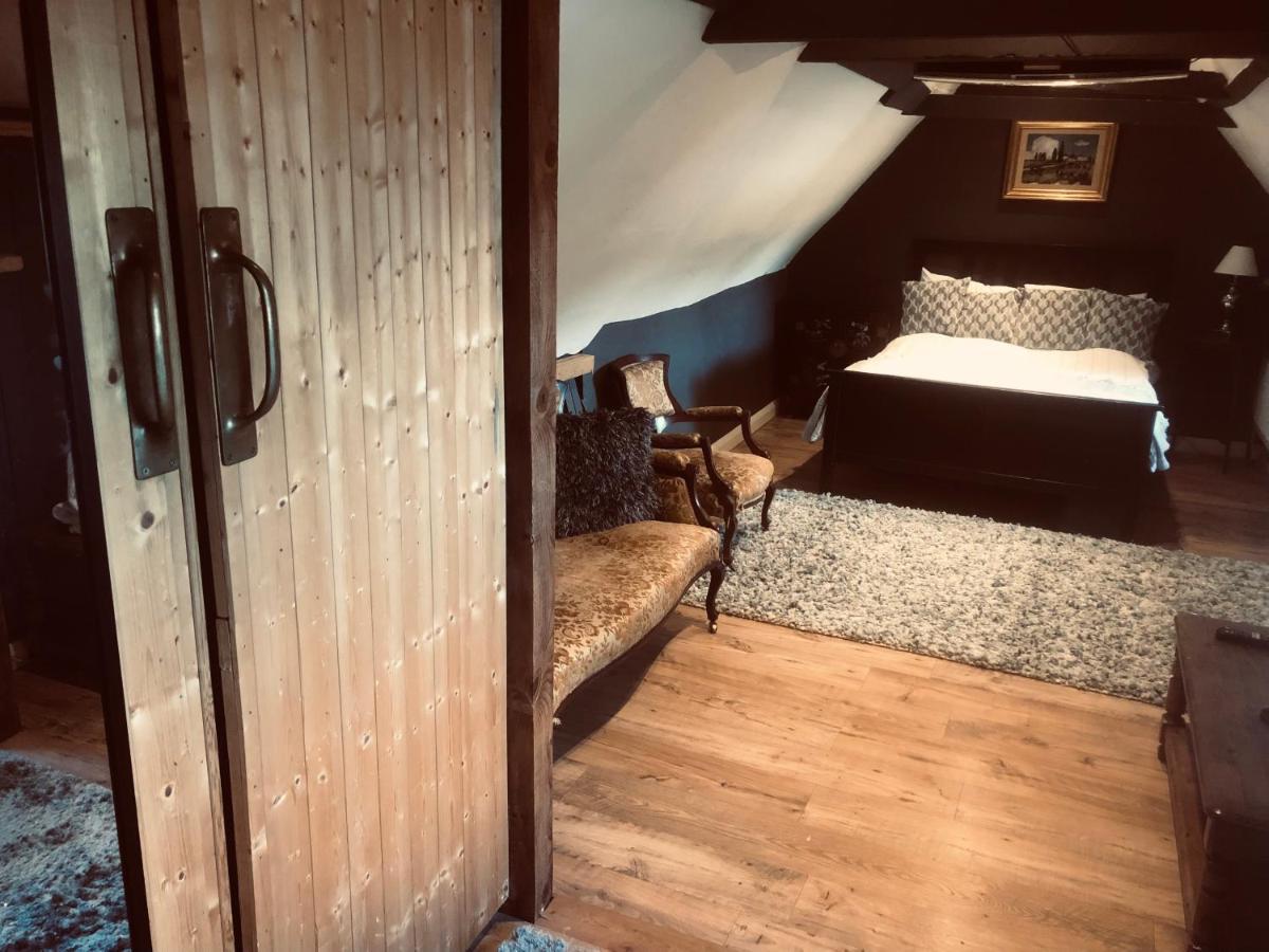 Tudor House - Double Room - Shared Bathroom Goff's Oak Extérieur photo