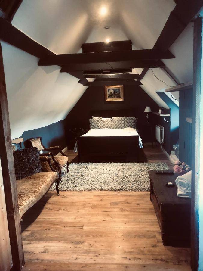 Tudor House - Double Room - Shared Bathroom Goff's Oak Extérieur photo