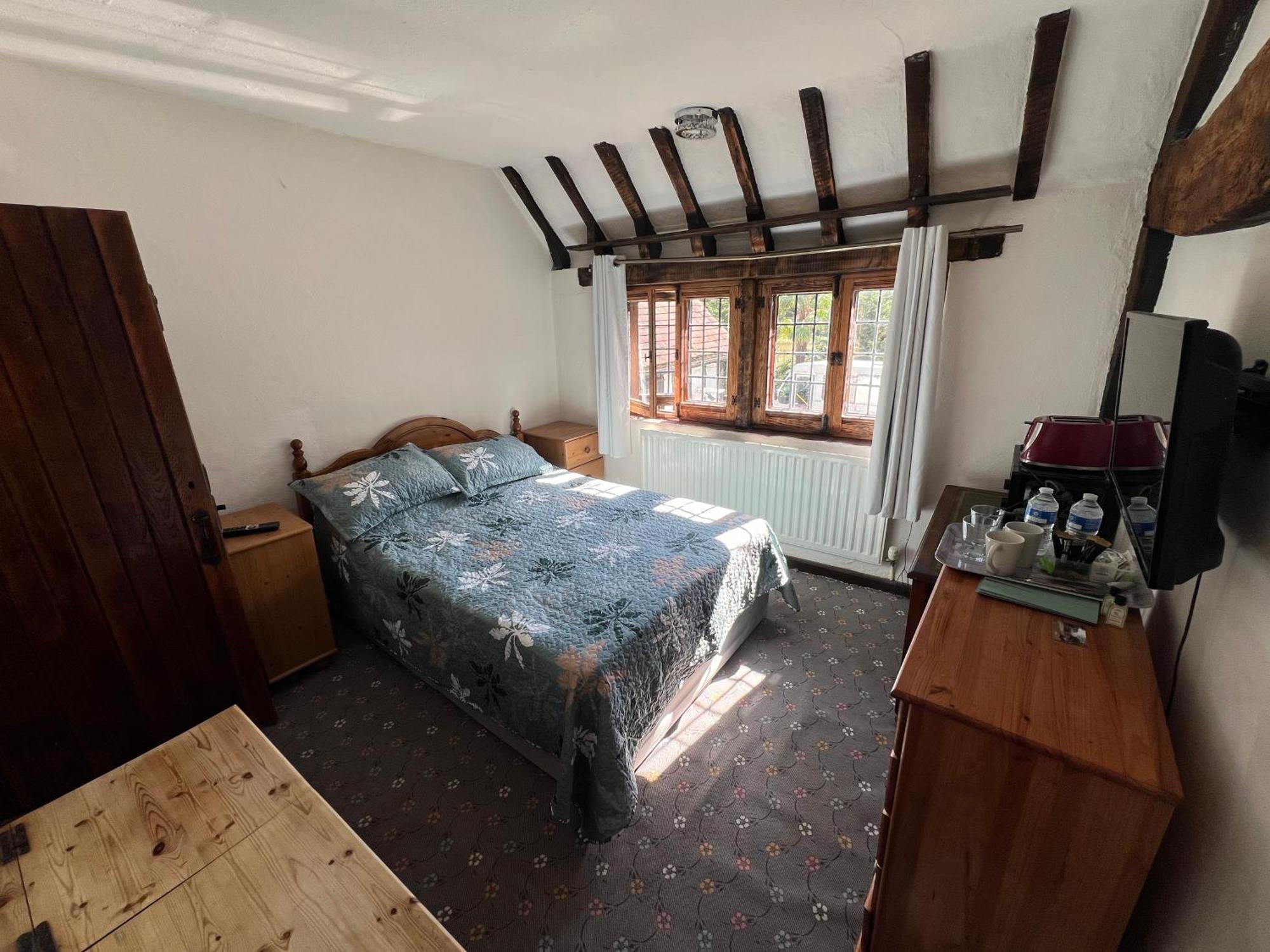 Tudor House - Double Room - Shared Bathroom Goff's Oak Extérieur photo