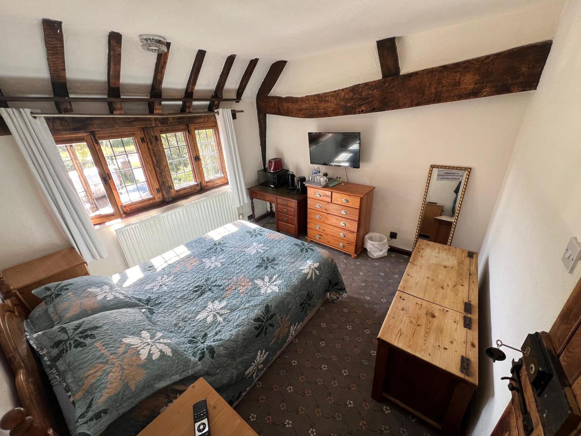Tudor House - Double Room - Shared Bathroom Goff's Oak Extérieur photo
