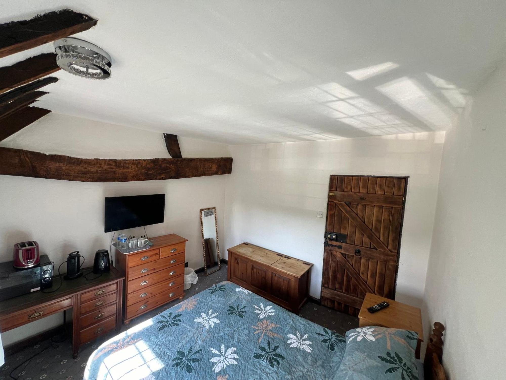Tudor House - Double Room - Shared Bathroom Goff's Oak Extérieur photo